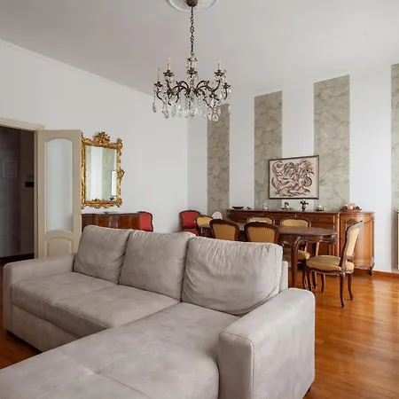 Holidays アパート ラ・スペツィア